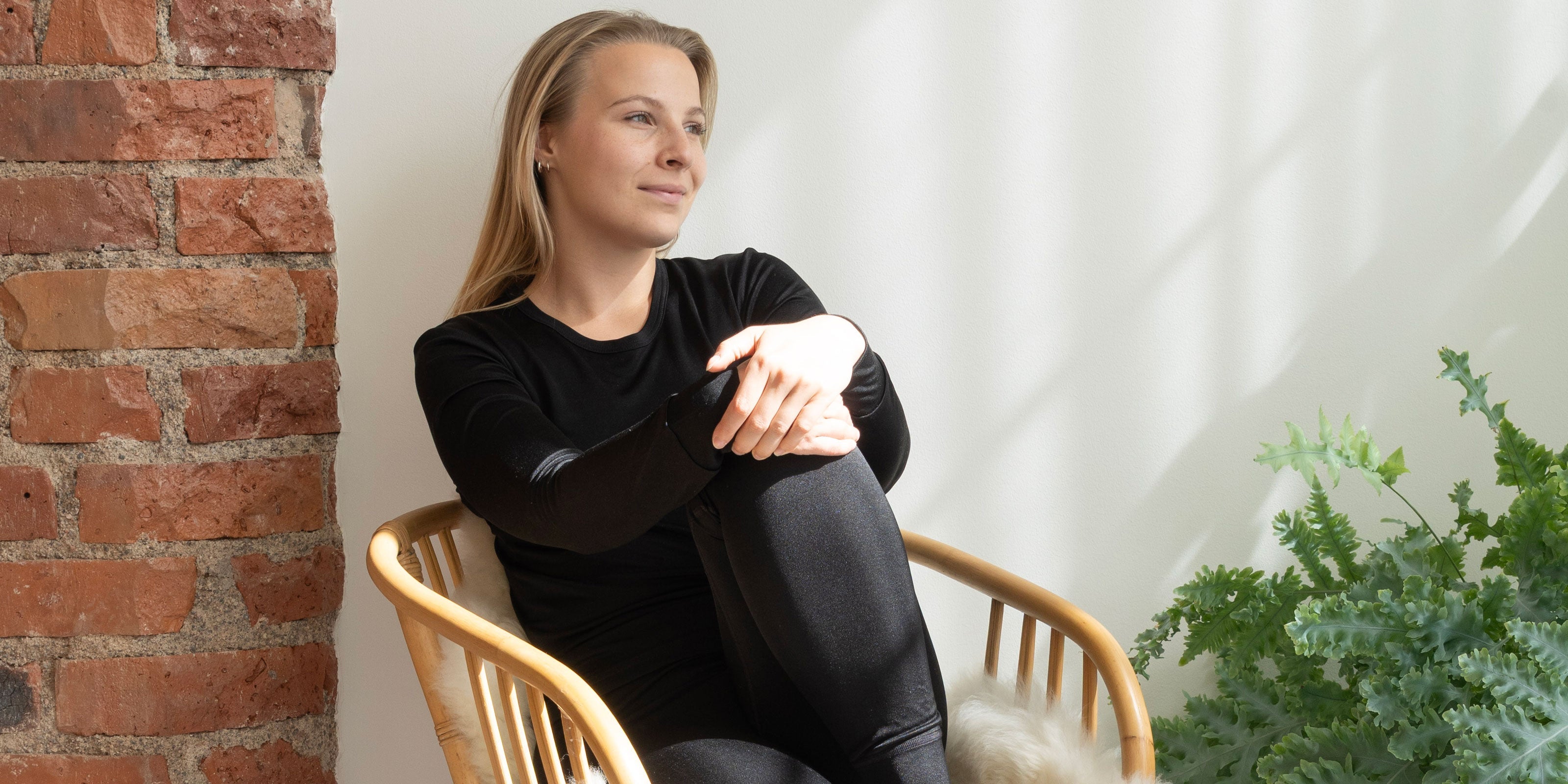 Ruskovilla naisten silkkikerrasto luomusilkkiä musta