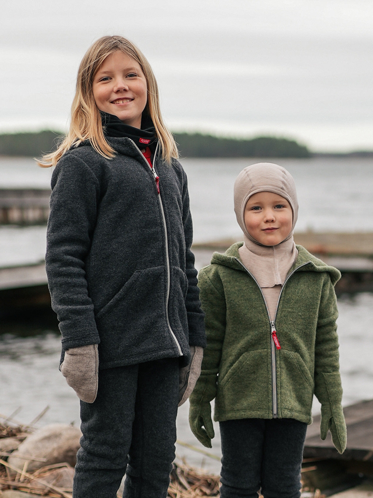 Ruskovillan lasten villafleecetakit ja lapaset sekä merinovillainen tuubihuivi ja kypärämyssy