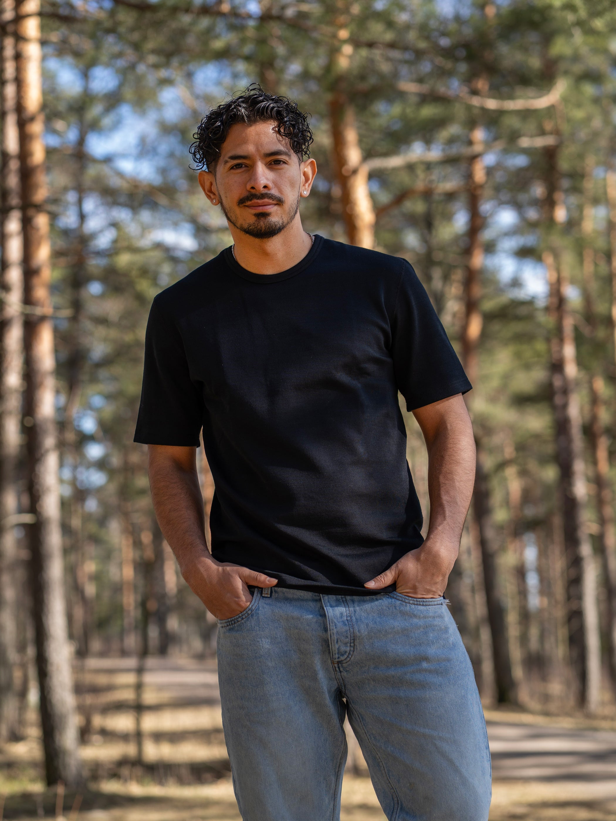 Ruskovilla musta unisex-mallinen T-paita merinovillaa