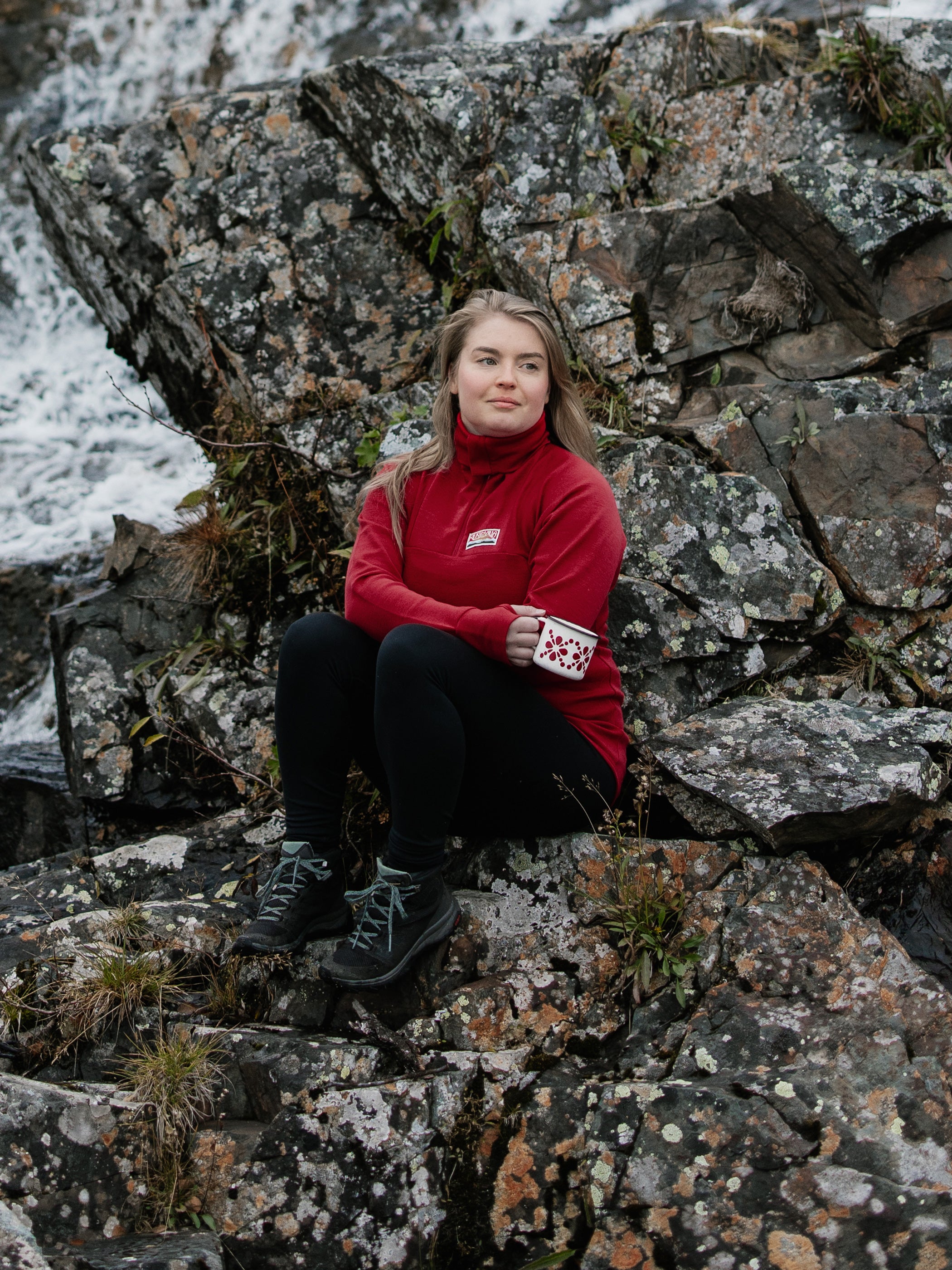 Punainen ulkoilukerraston paita, unisex, 100% merinovillaa