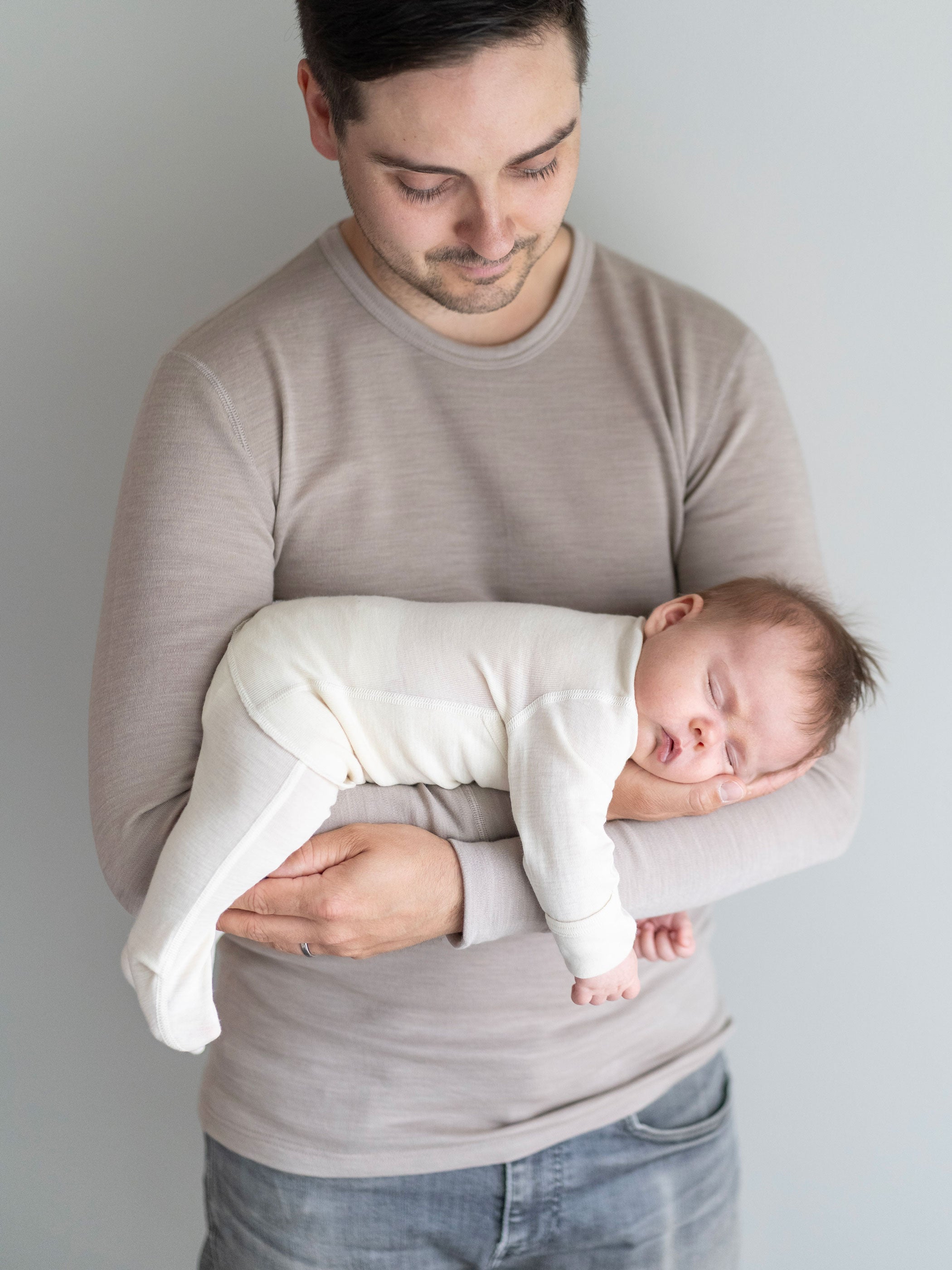 Vauvan silkkivillainen ensisetti ja miesten merinovillainen aluspaita