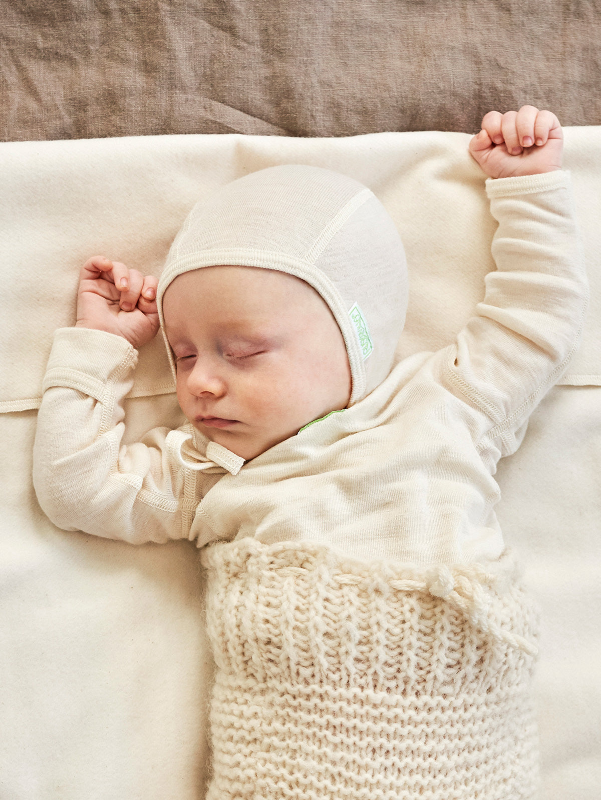 Baby bonnet, silk wool, white – Ruskovilla - Main Image