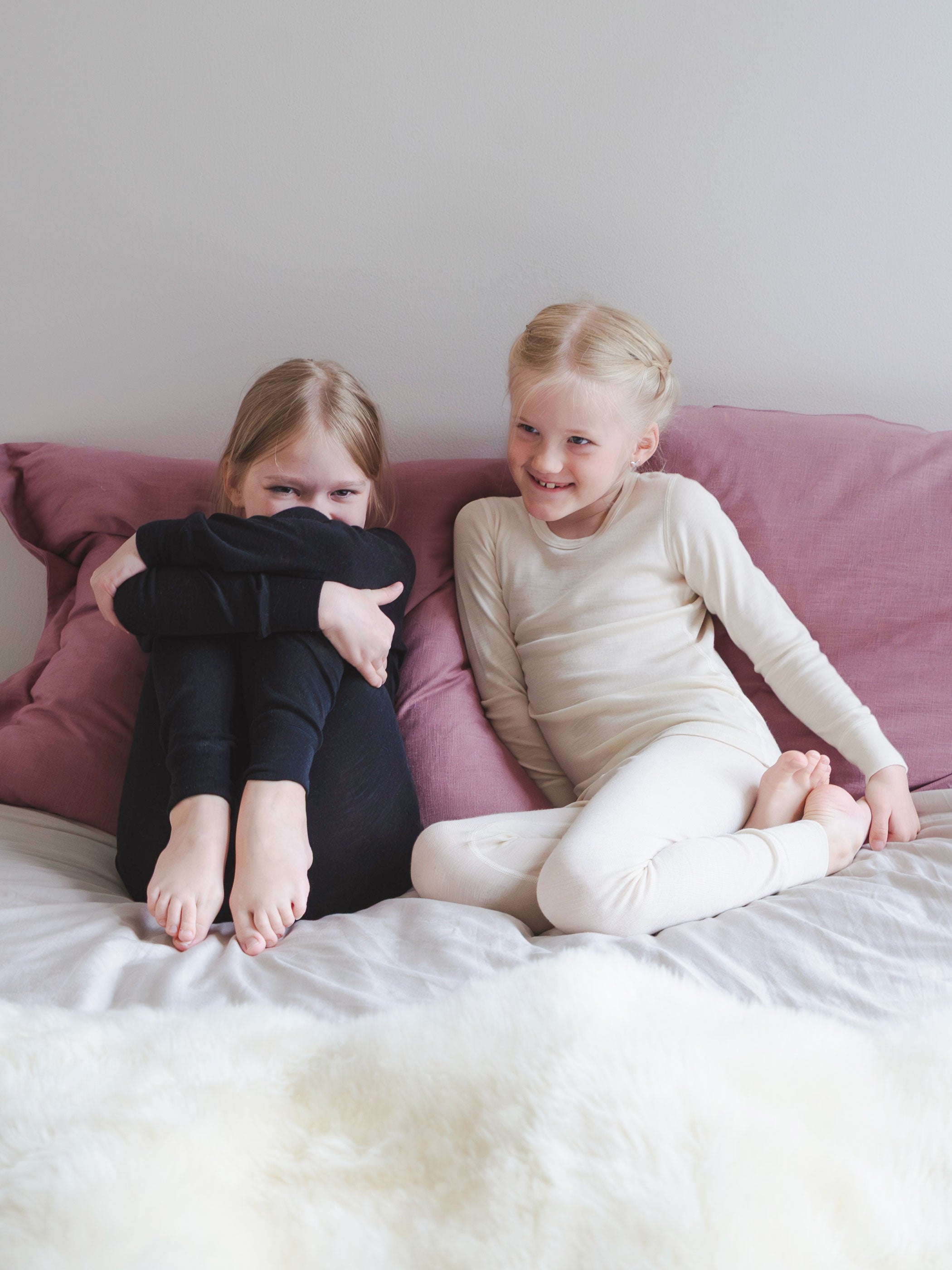 Ruskovilla lasten silkkivilla aluspaita ja alushousut musta ja valkoinen