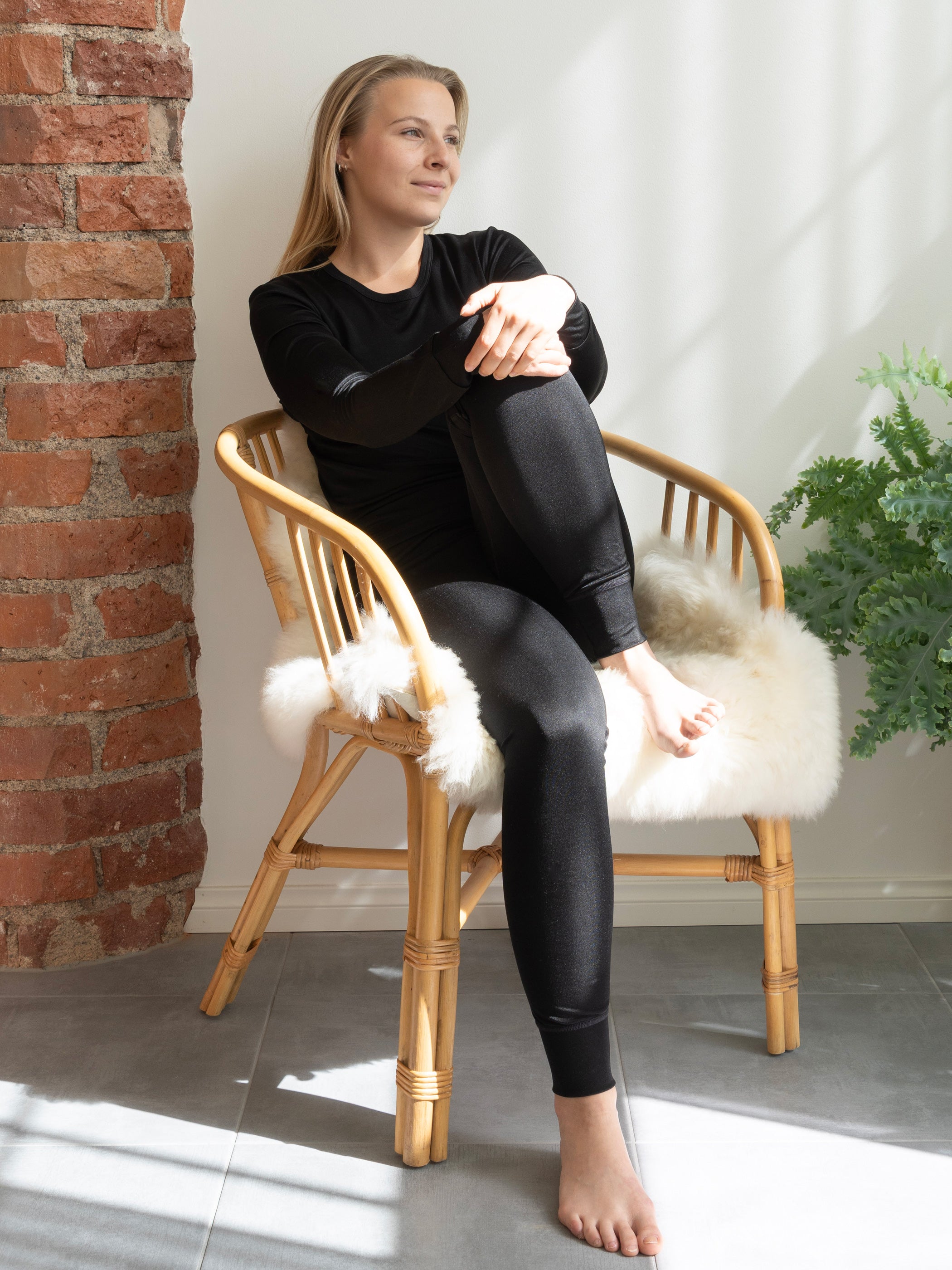 Musta naisten silkkikerrasto luomusilkkiä