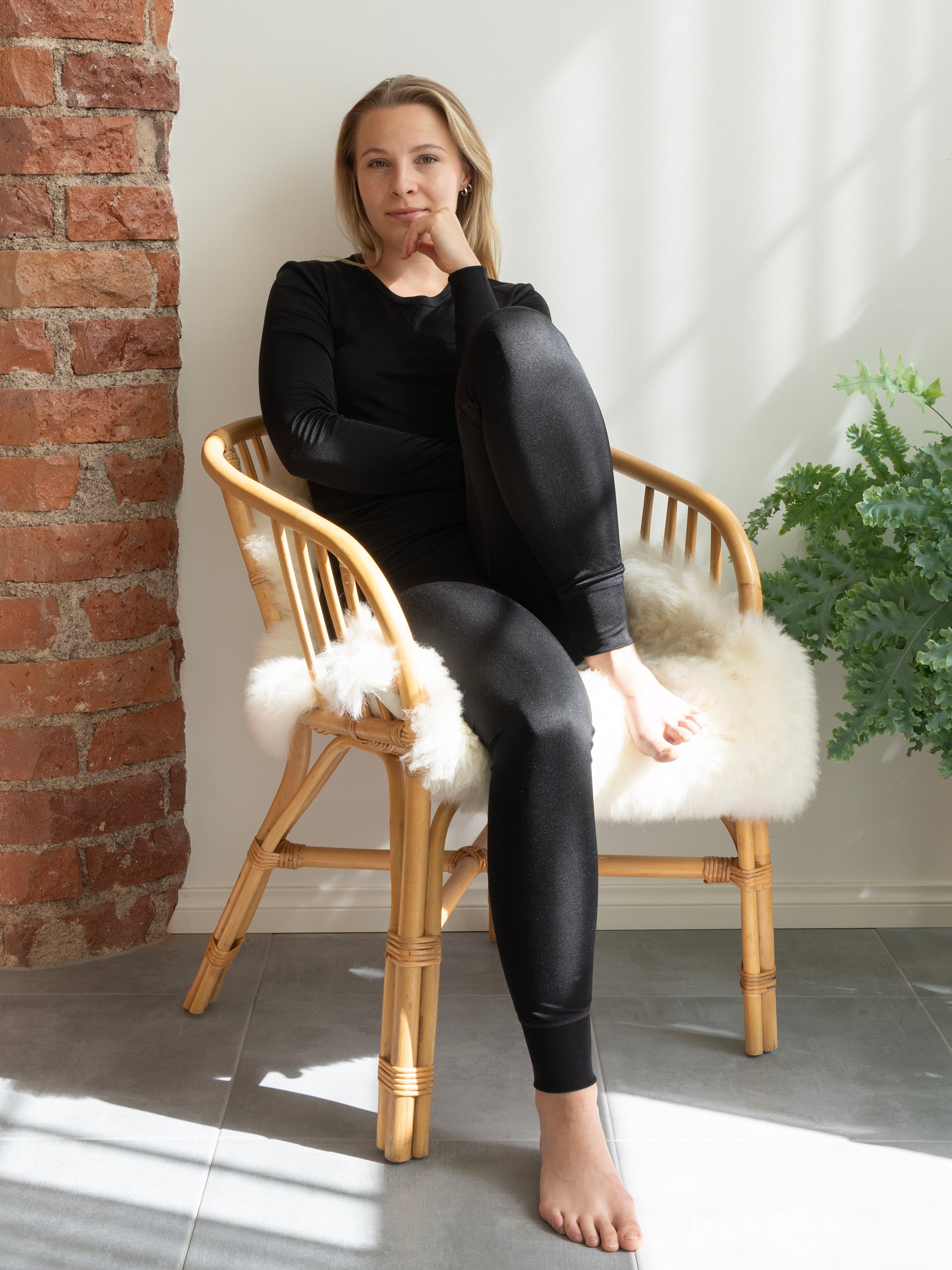 Naisten pitkät alushousut luomusilkkiä, musta