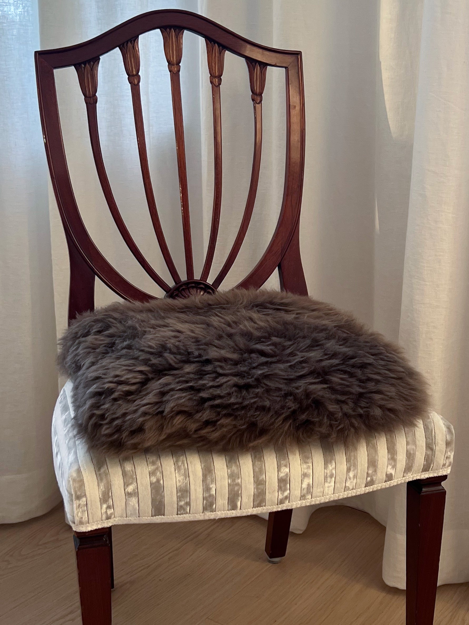 Istuinalusta lampaantalja, ruskea