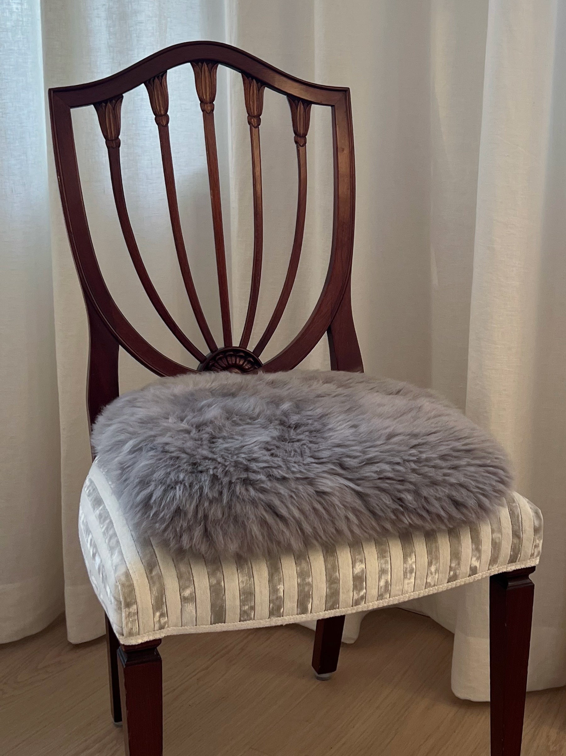 Istuinalusta lampaantalja, harmaa