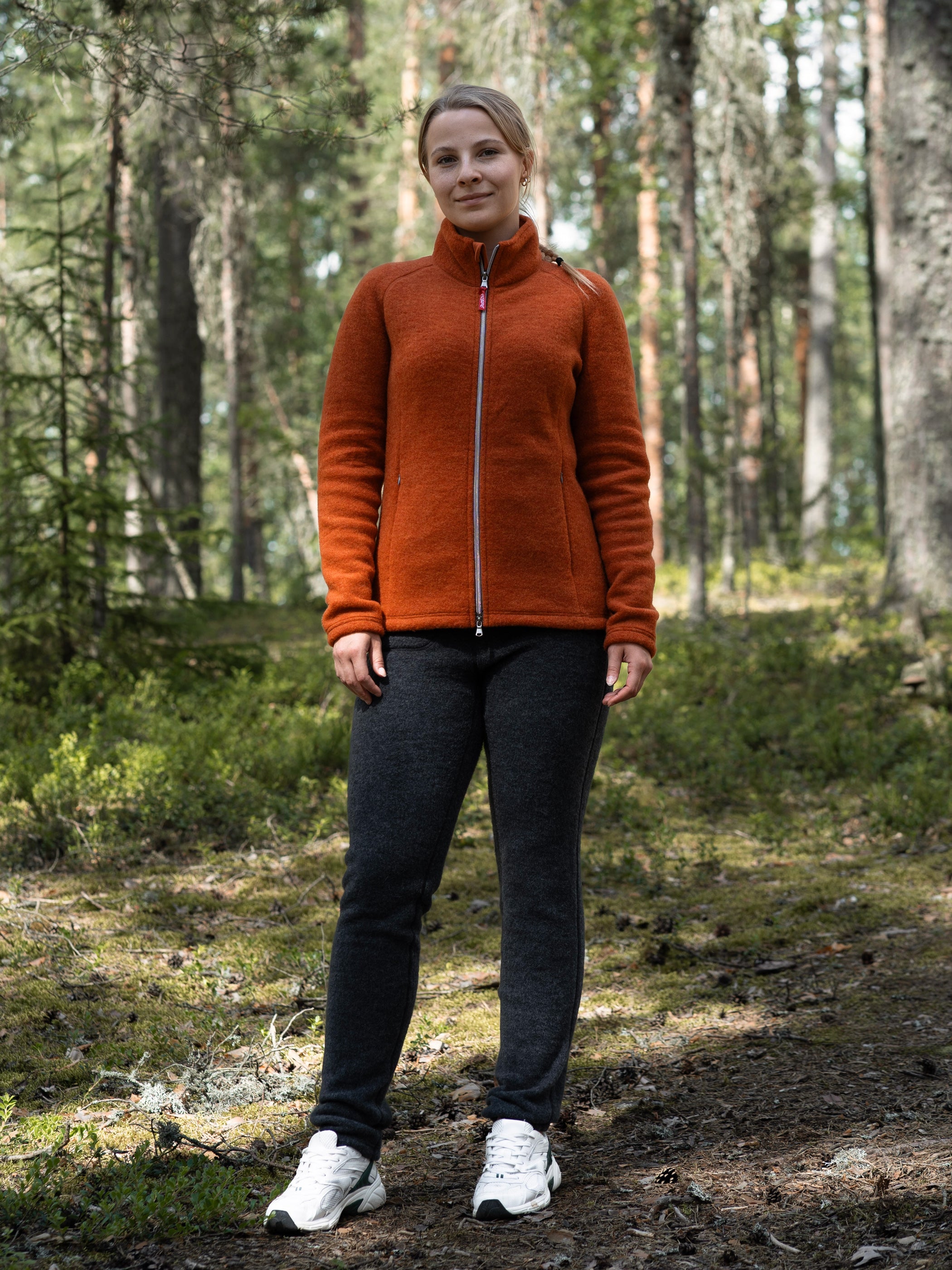 Ruskovilla naisten villafleecetakki, hilla, ja villafleecehousut, antrasiitti