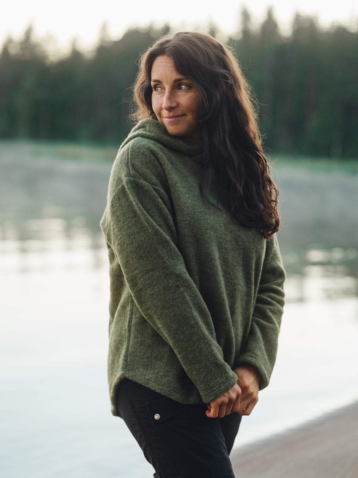 Ruskovilla unisex-mallinen villafleecehuppari, sammal
