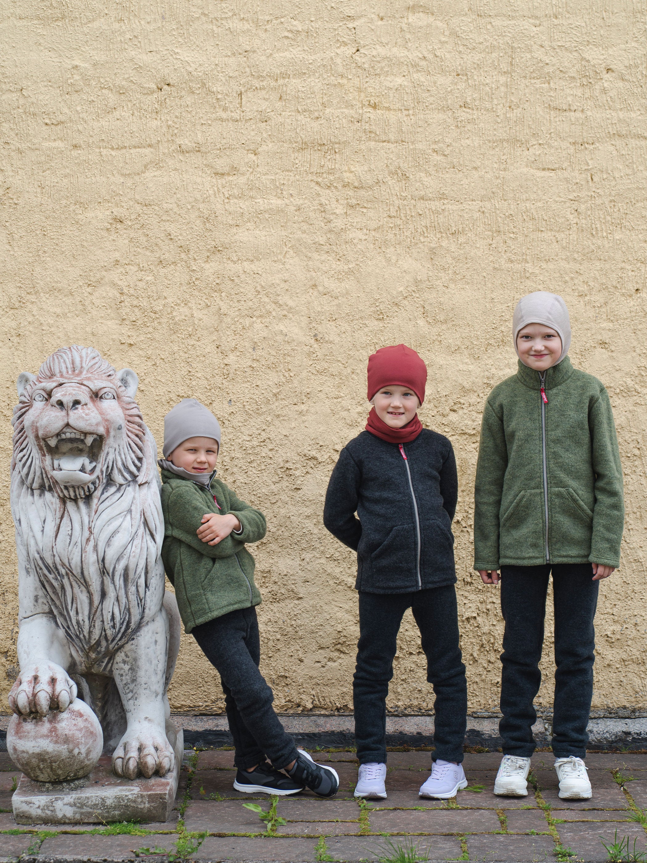 Lasten villafleecetakki antrasiitti ja sammal, pipo ja tuubihuivi luomupuuvillaa