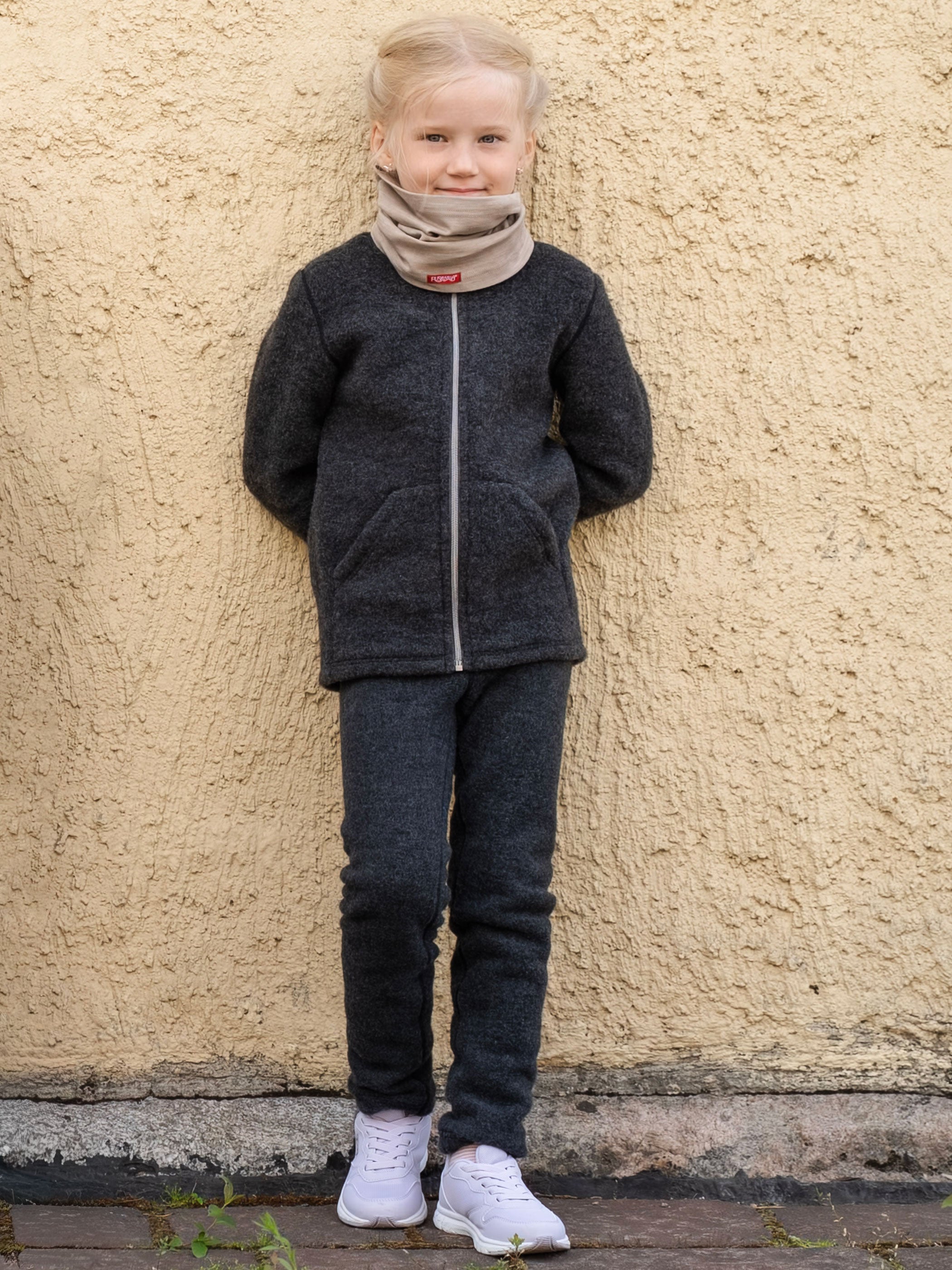 Ruskovilla lasten villafleecetakki ja housut, antrasiitti ja hiekka tuubihuivi merinovillaa