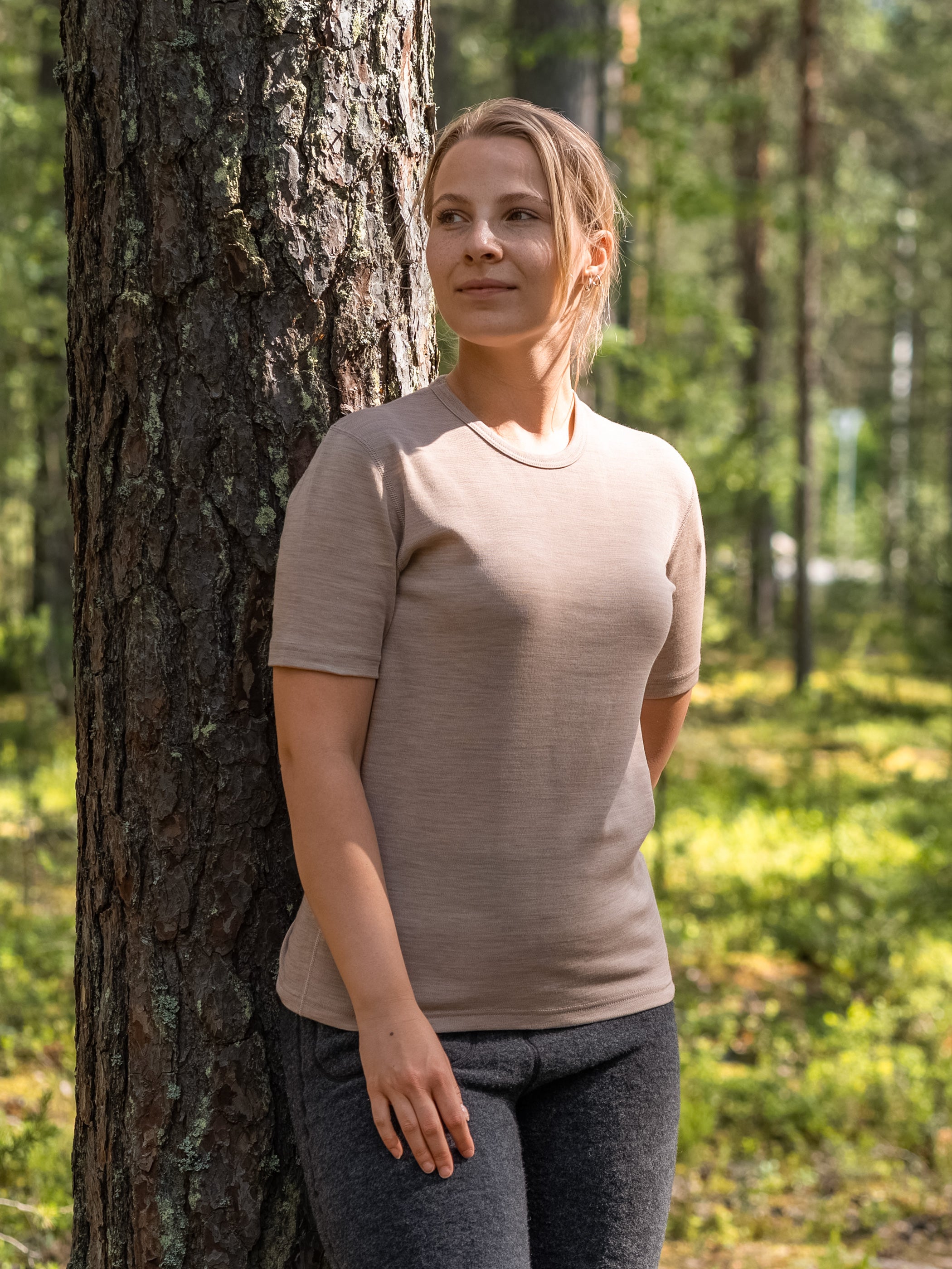 Ruskovilla T-paita merinovillaa unisex,, hiekka, naisella