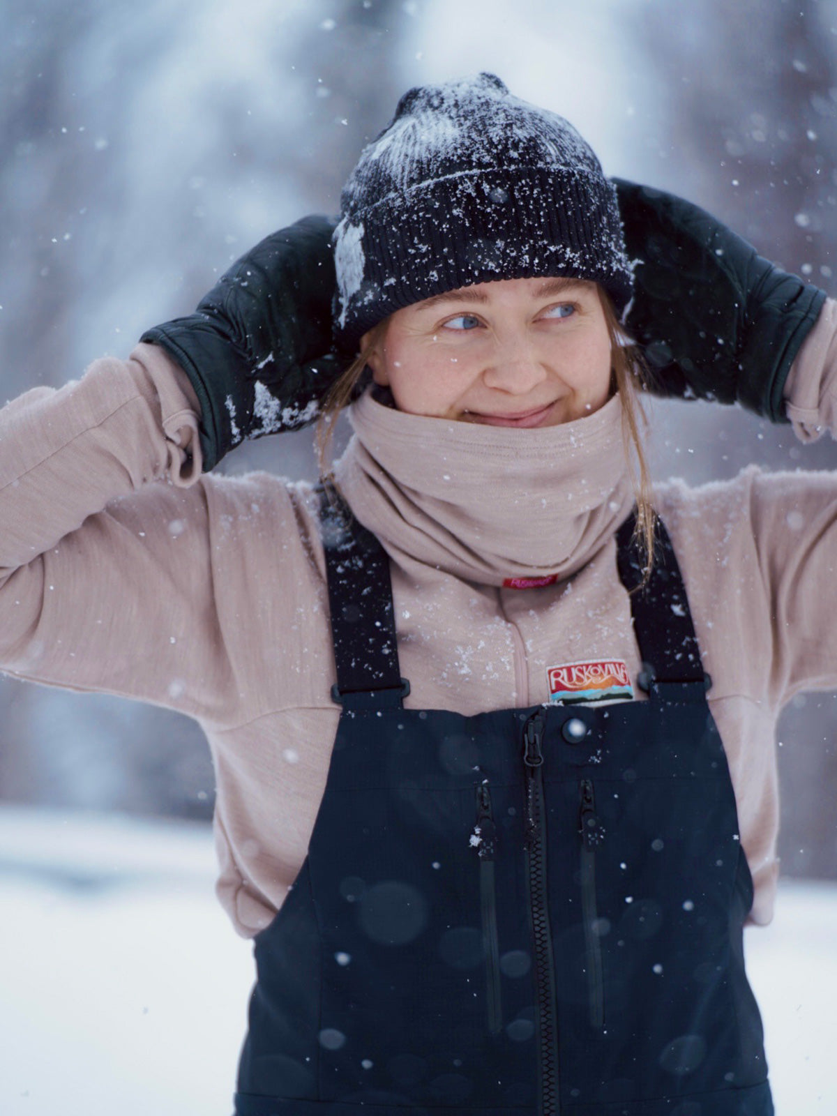 Ruskovillan ulkoilupaita ja tuubihuivi, hiekka