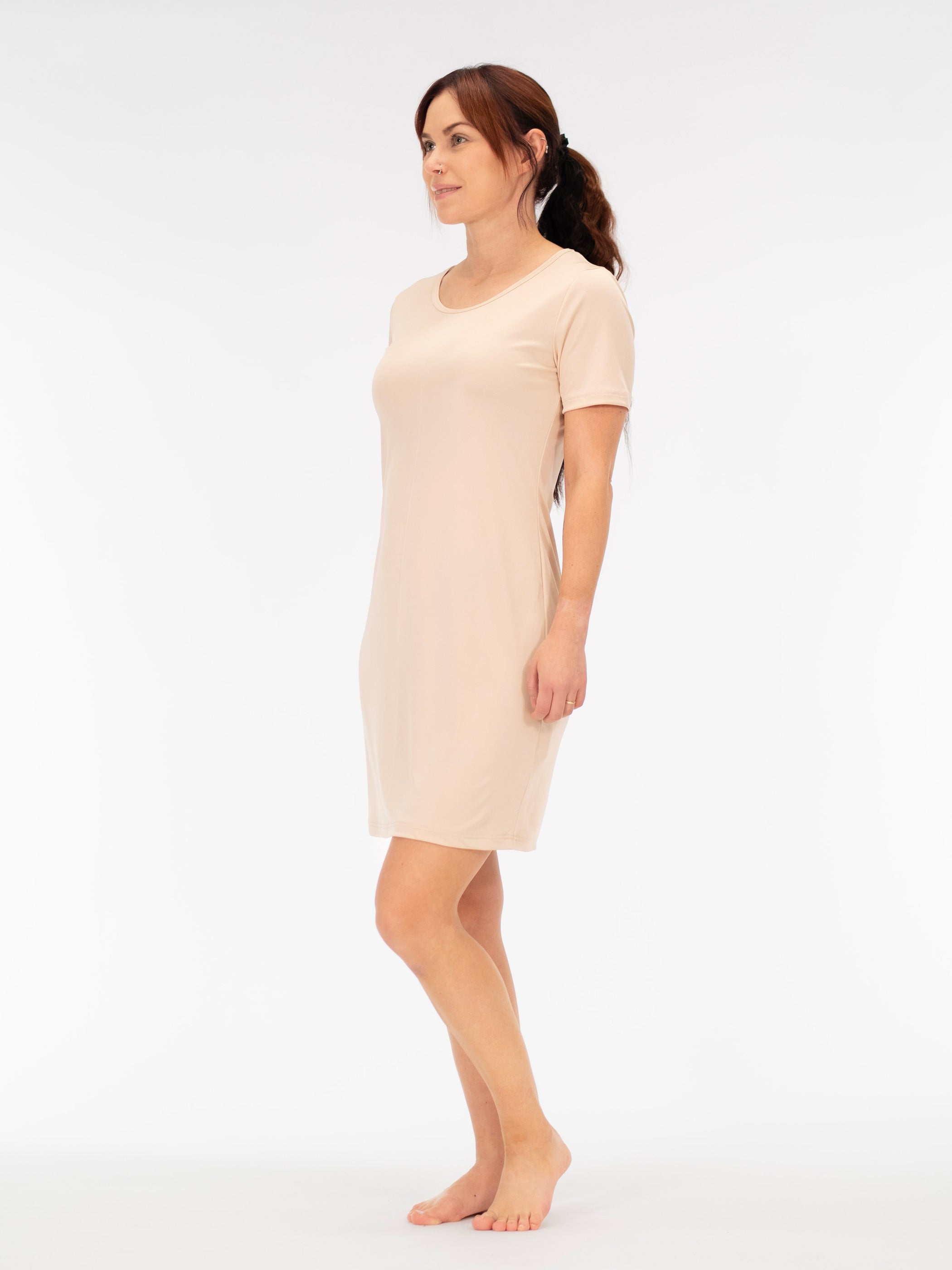 Ruskovilla lyhythihainen alusmekko luomusilkkiä, puuteri