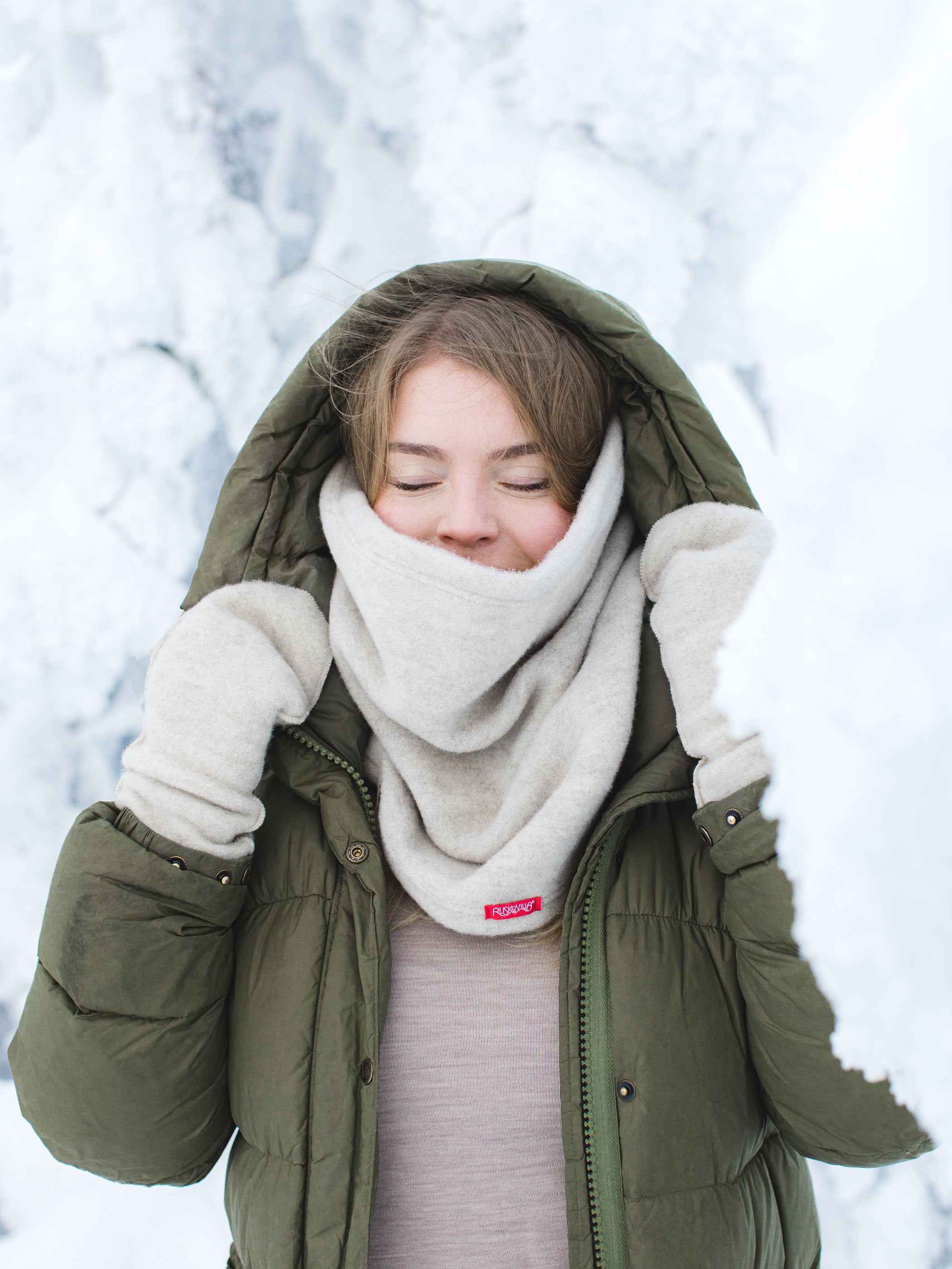 Leveä tuubihuivi ja lapaset villafleeceä, dyyni