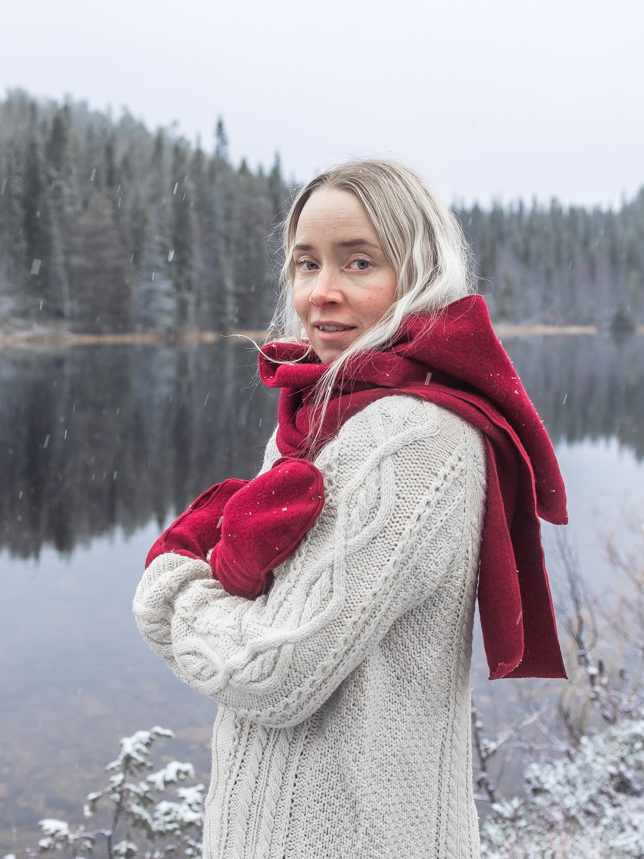 Karpalo lapaset ja huppuhuivi villafleeceä