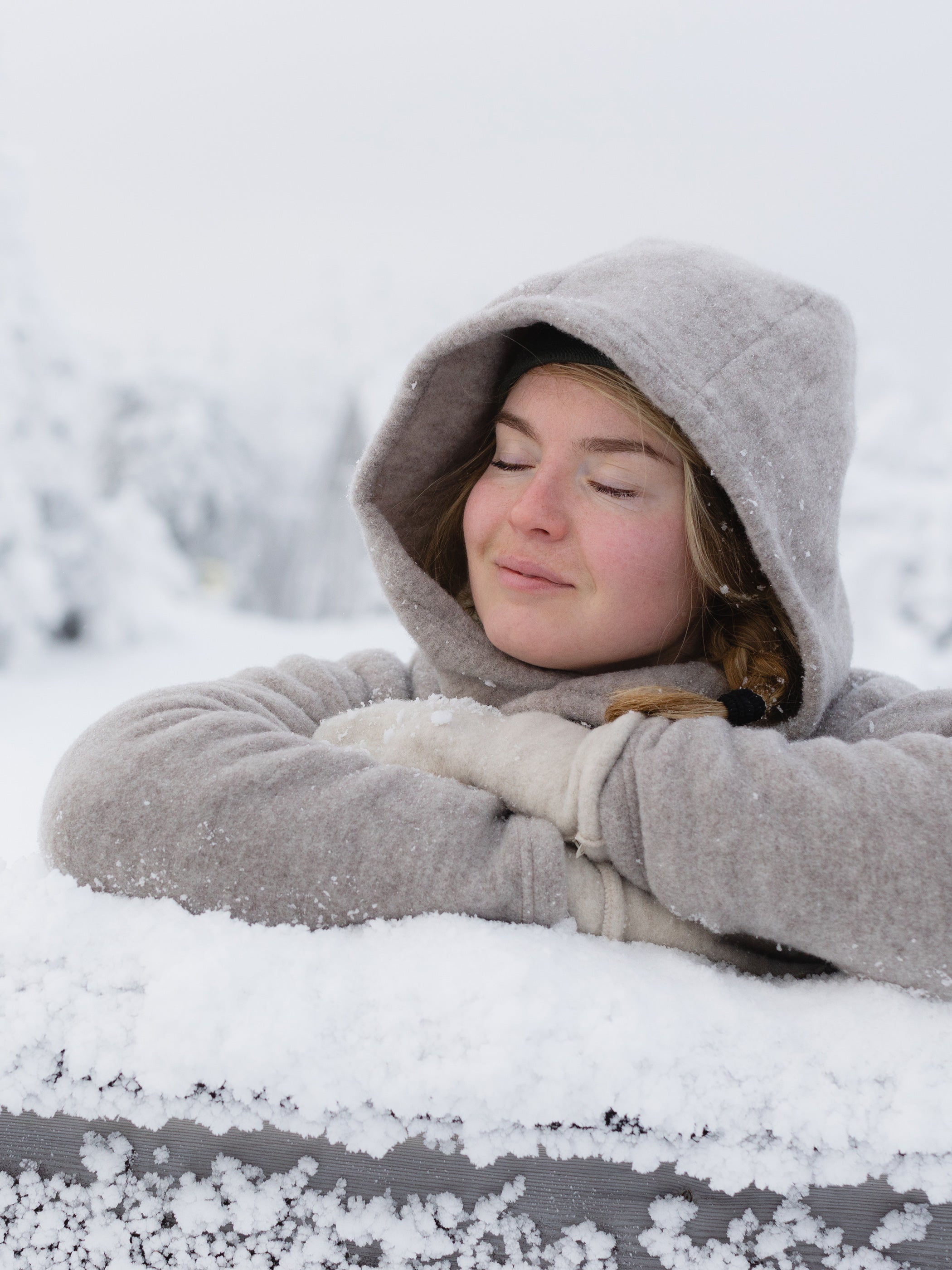Greige villafleecehuppari, yksityiskohta hupusta, Ruskovilla
