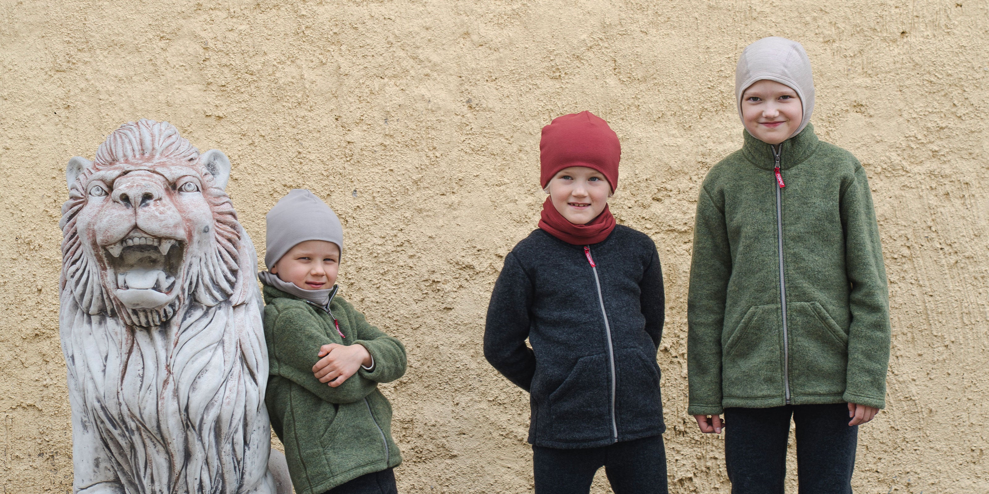 Lasten villafleecetakit, luomupuuvilla pipot ja merinovilla kypärämyssy  Ruskovilla