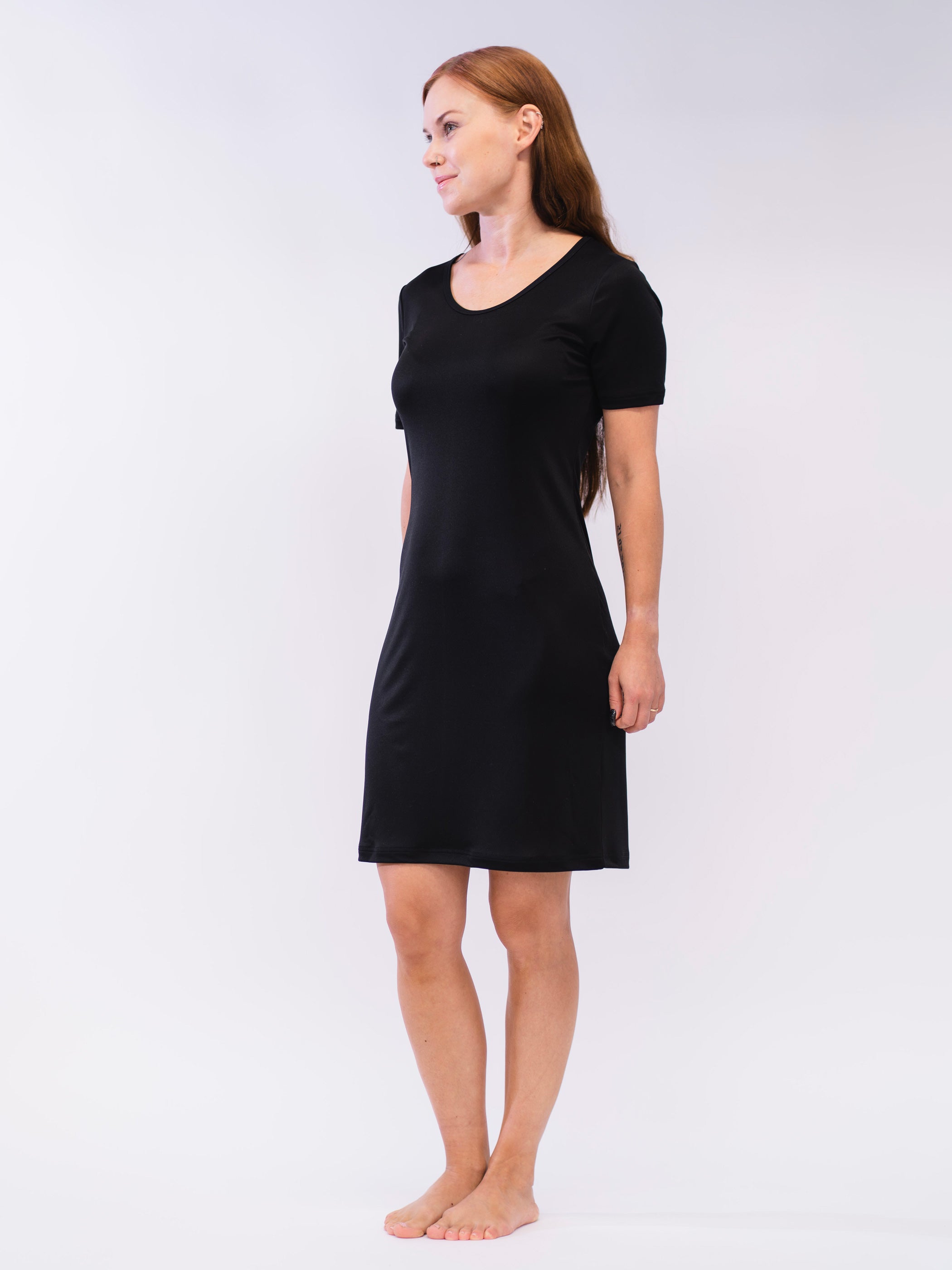 Ruskovilla naisten lyhythihainen alusmekko, silkkiä, musta