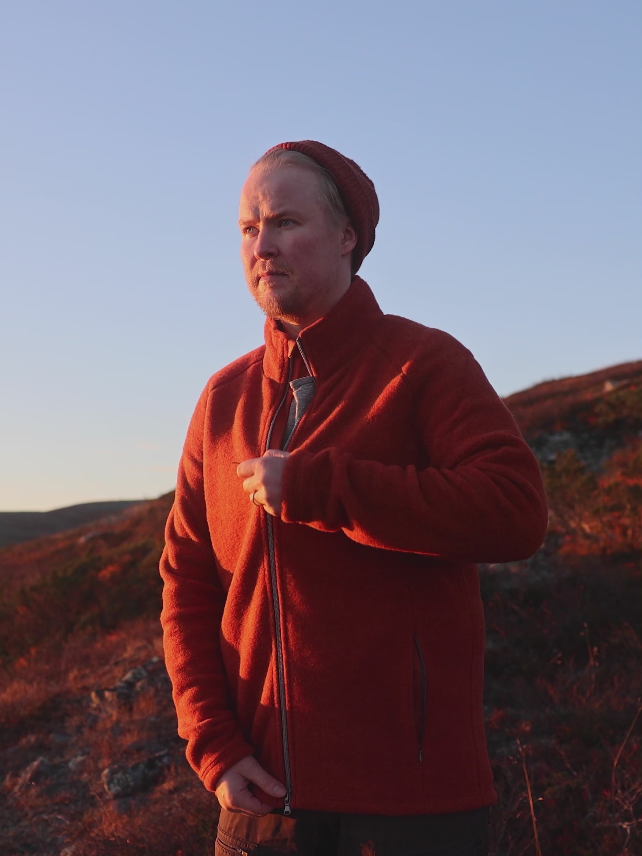 Ruskovilla miesten villafleecetakki, hilla, video