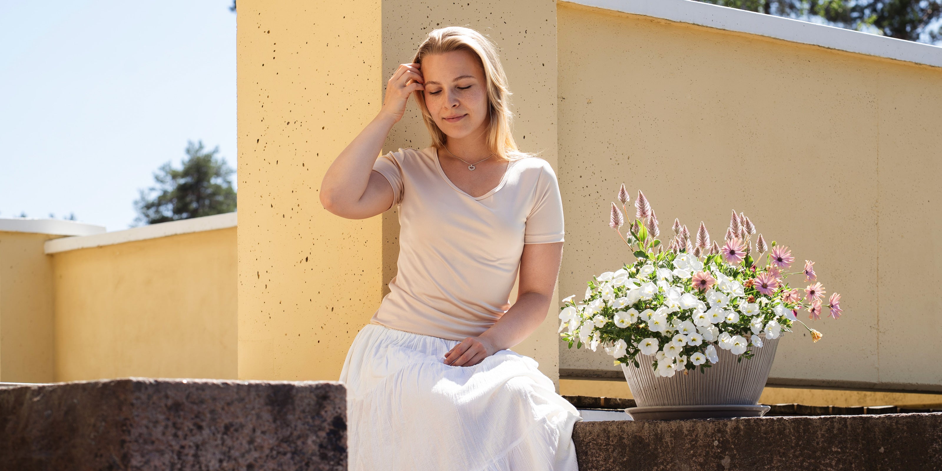 Naisten T-paita 100% silkkiä, puuteri – Ruskovilla