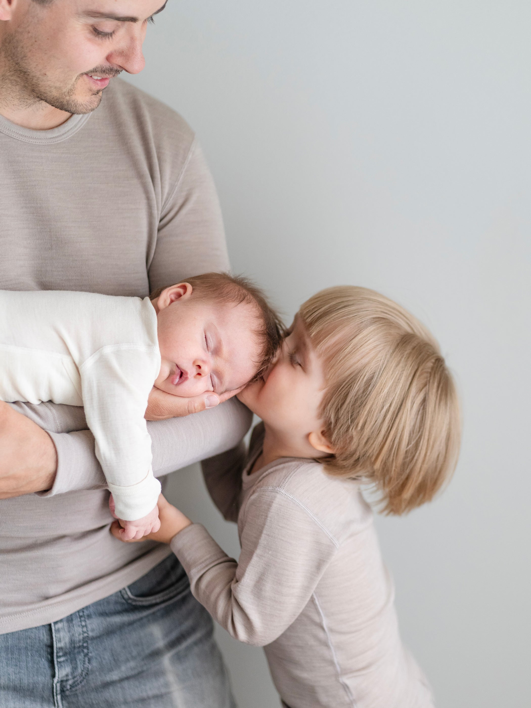 Vauvan paita silkkivillaa, lasten ja aikuisten kerrastopaita merinovillaa hiekan sävyssä