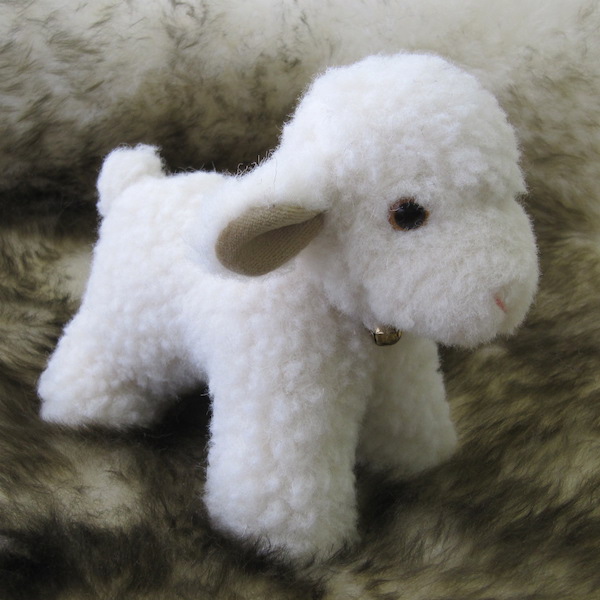 Ruskovilla's Standing sheep toy