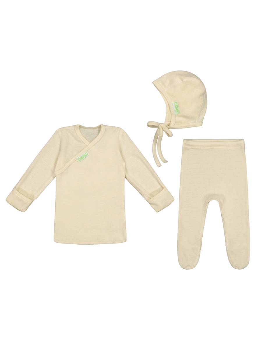 Ruskovillan valkoinen ensisetti vastasyntyneelle vauvalle, joka sisältää housut, paidan ja myssyn