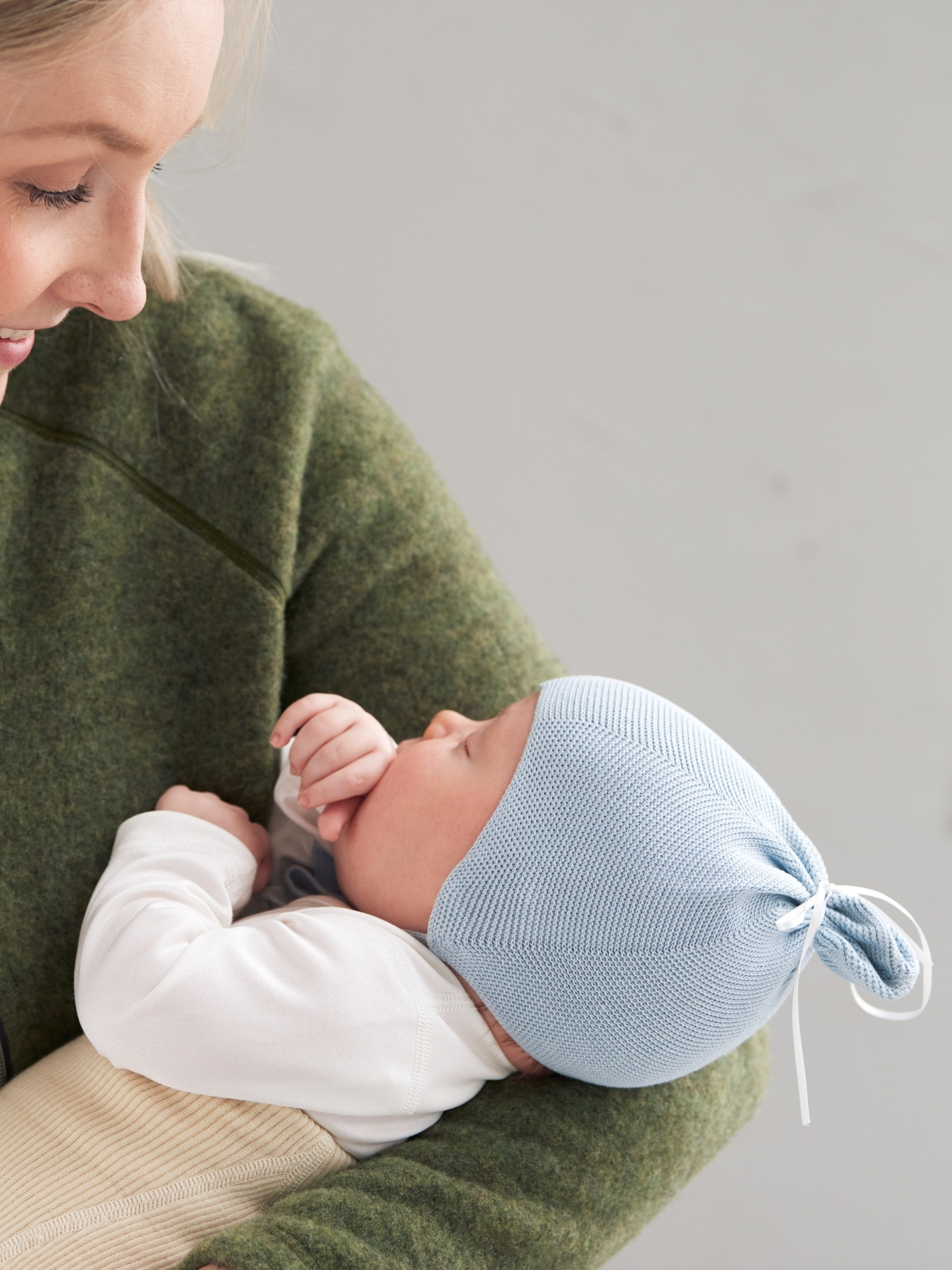 Ruskovilla's light blue silk bonnet for babies