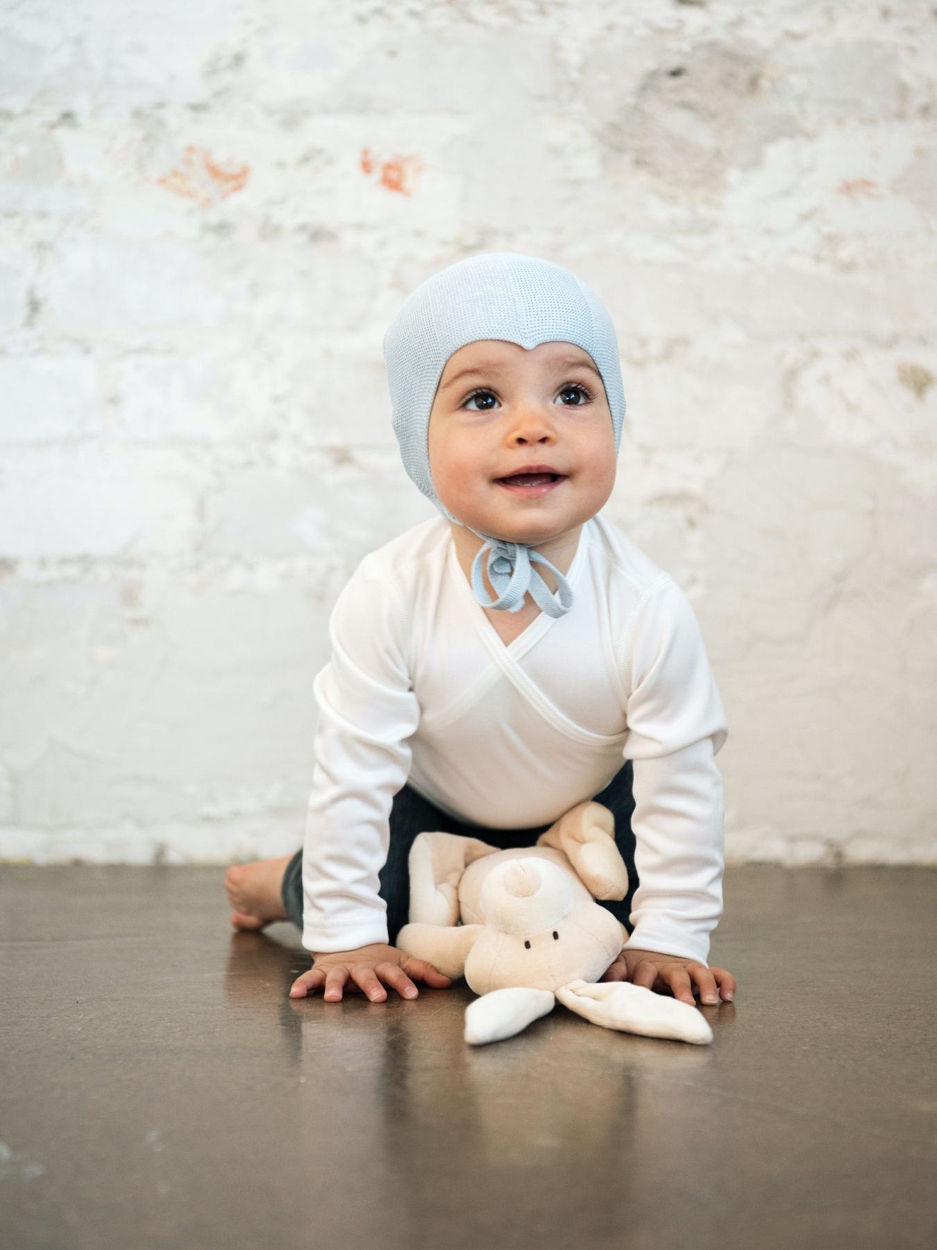 Ruskovilla's blue silk bonnet for babies